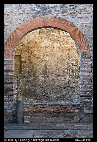 Arch opening in Thermes de Constantin. Arles, Provence, France