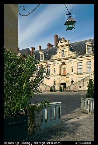 Fountain court, Fontainebleau Palace. France