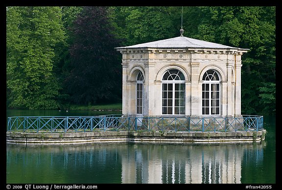 Pavillion and reflection, Palace of Fontainebleau. France (color)