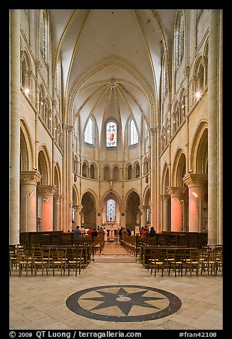 Mass, Saint Quiriace Collegiate Church, Provins. France (color)