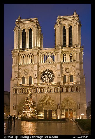 Picture/Photo: Notre-Dame-de-Paris Cathedral at night. Paris, France