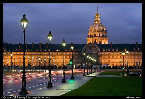 Street lights, Esplanade, and Les Invalides by night. Paris, France