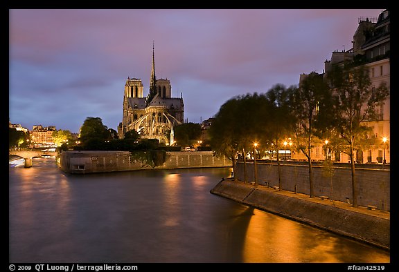 Banks of the Seine River, Ile de la Cite, Ile Saint Louis, and Notre Dame at twilight. Paris, France