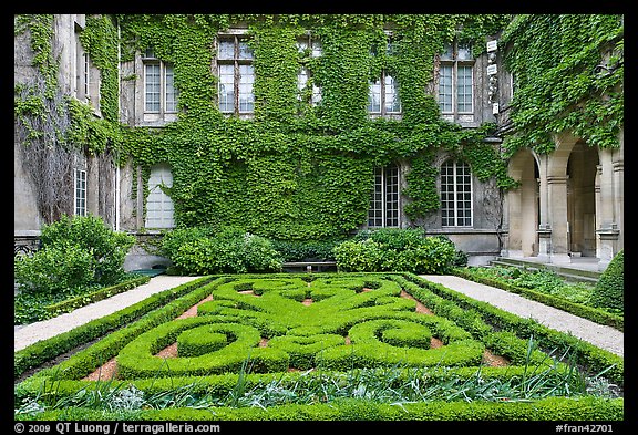 Formal garden in courtyard of hotel particulier. Paris, France (color)