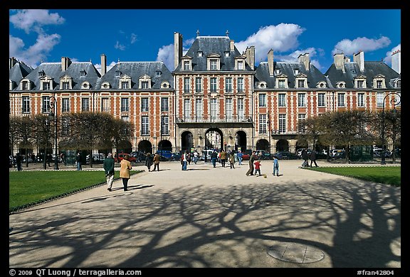 Place des Vosges, Le Marais. Paris, France (color)