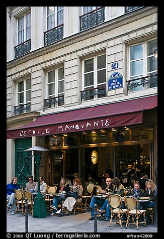 Cafe, rue Vielle du Temple, the Marais. Paris, France (color)