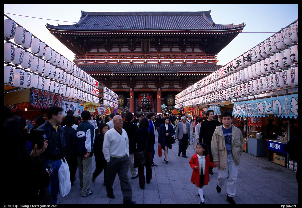 Nakamise-dori, Senso-ji's temple precint's shopping street, Asakusa. Tokyo, Japan