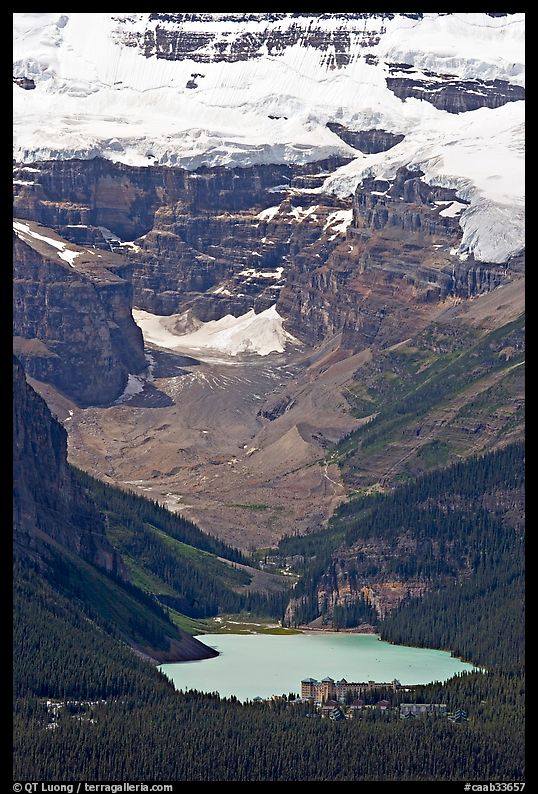 Lake Louise and Chateau Lake Louise at the base of Victorial Peak. Banff National Park, Canadian Rockies, Alberta, Canada