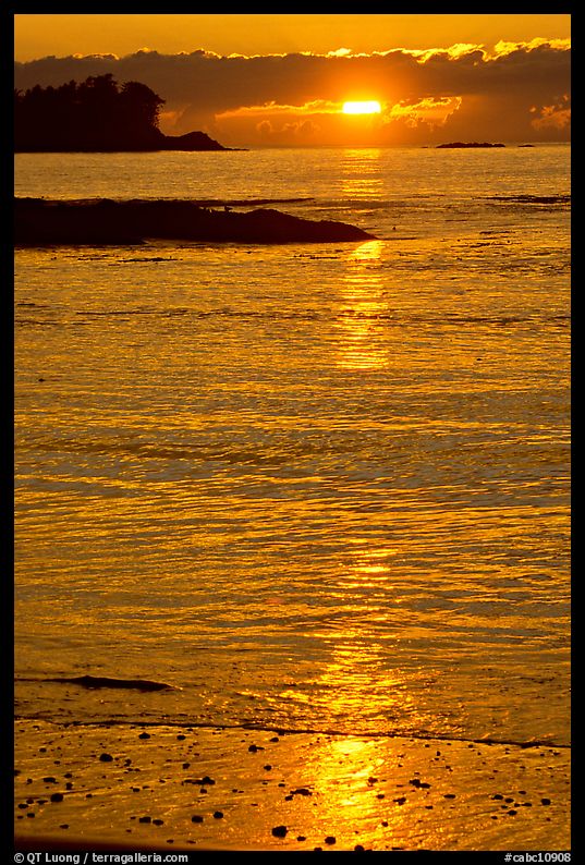 Sunset, Half-moon bay. Pacific Rim National Park, Vancouver Island, British Columbia, Canada