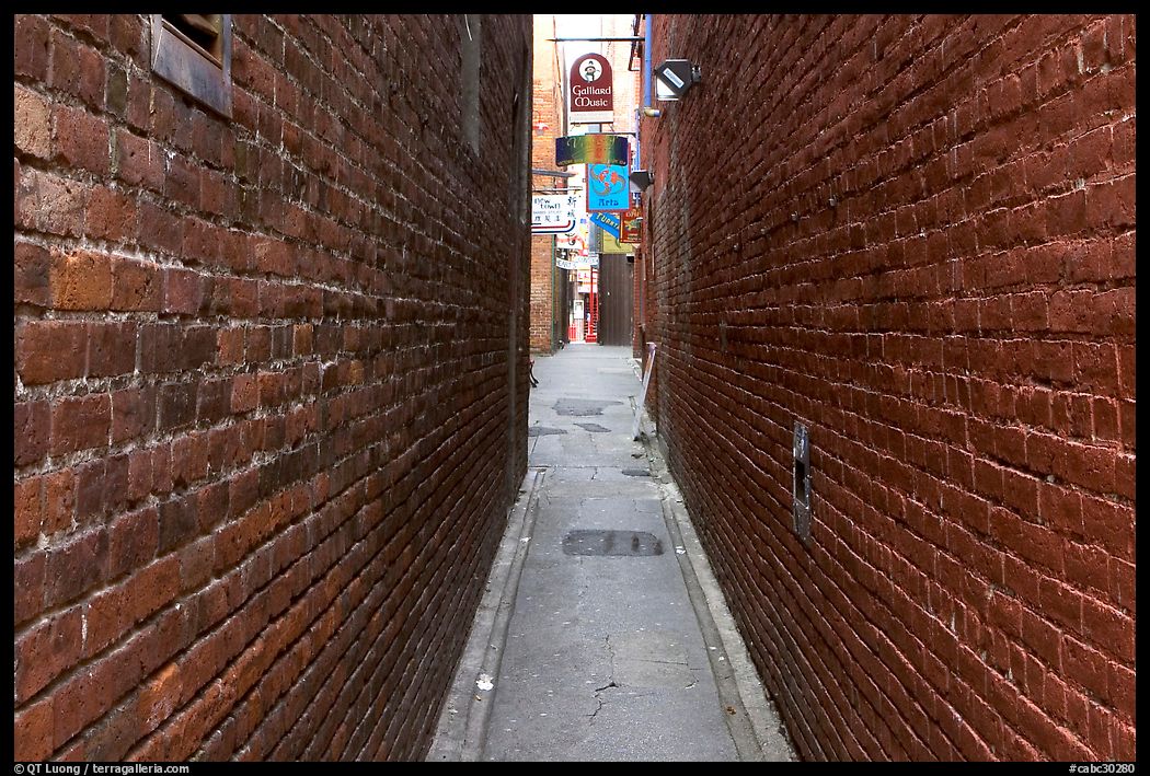 Fan Tan Alley, Chinatown. Victoria, British Columbia, Canada