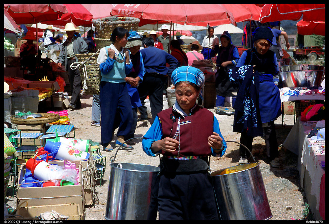 Bai woman at the Monday market. Shaping, Yunnan, China