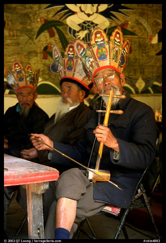 Elderly musician Playing the traditional two-stringed Ehru. Baisha, Yunnan, China