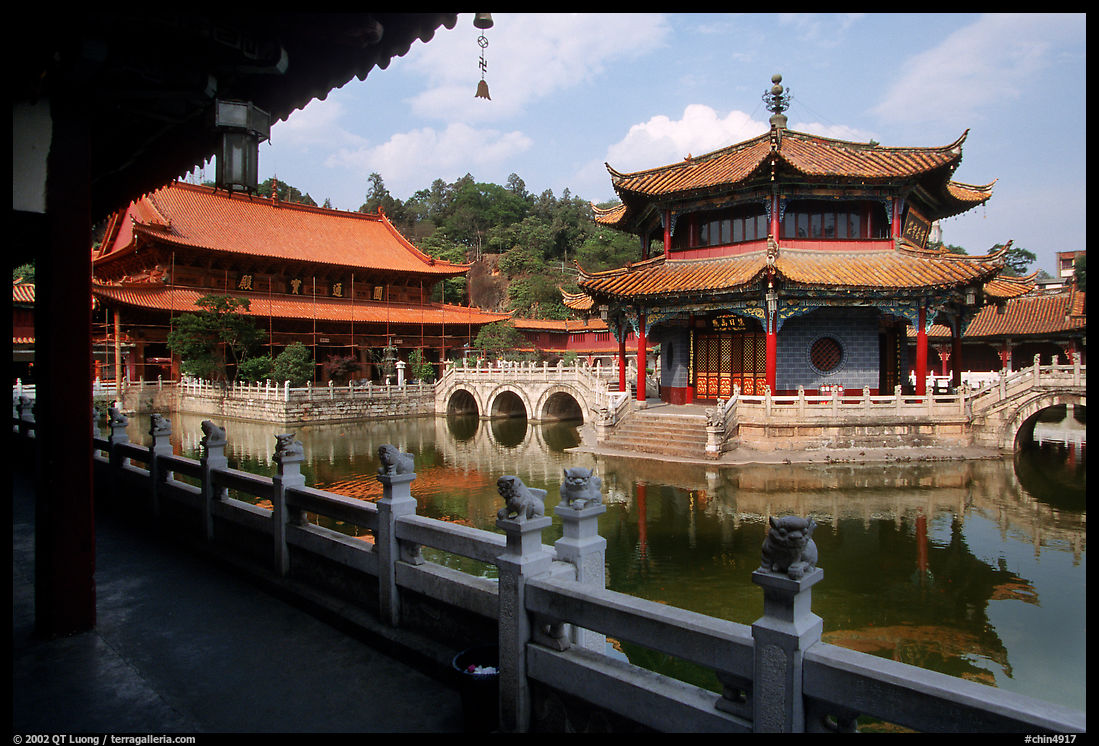 Octogonal pavilion of Yuantong Si, a 1200 year old Tang dynasty Buddhist temple. Kunming, Yunnan, China