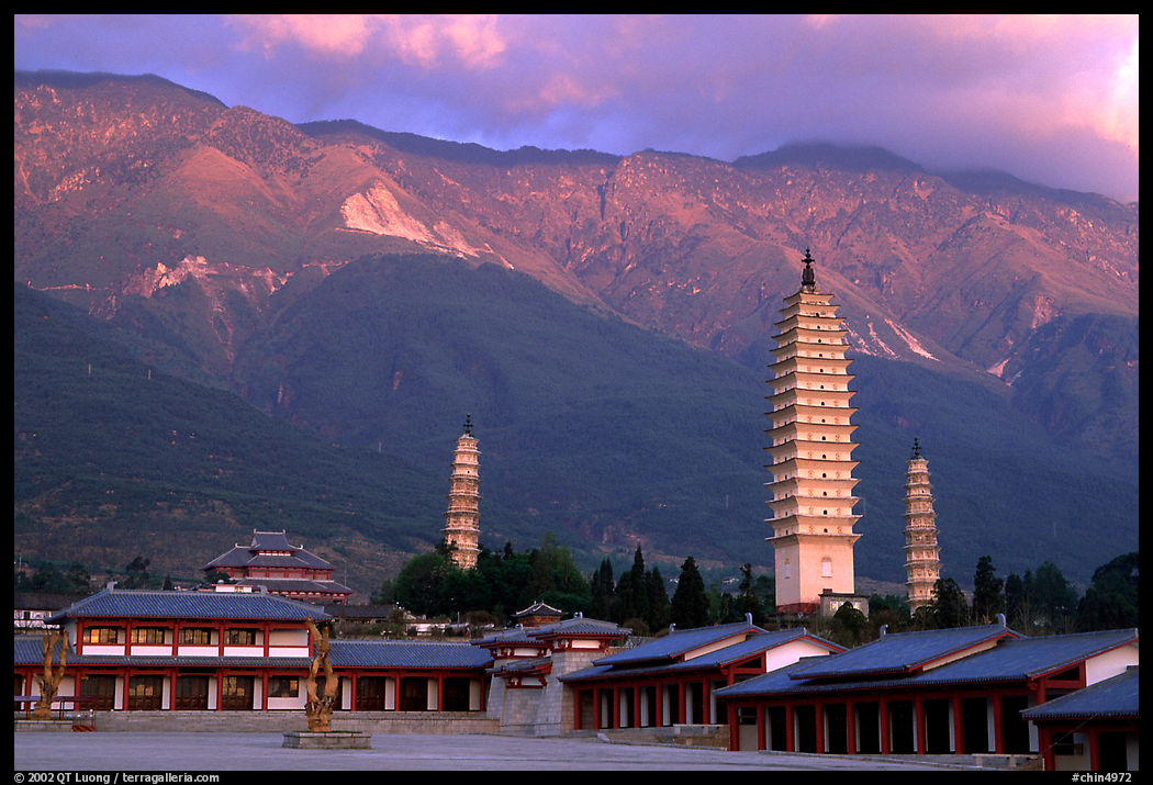 San Ta Si (Three pagodas) at sunrise with Cang Shan mountains in the background. Dali, Yunnan, China