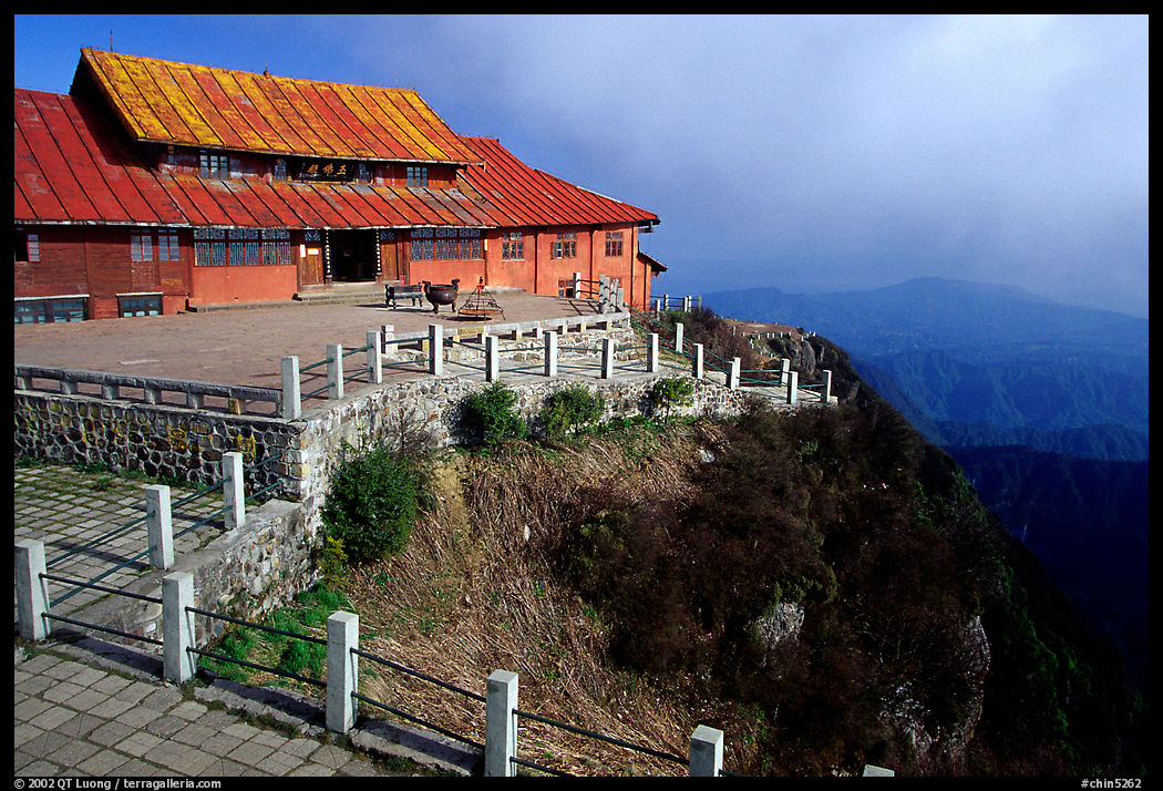 Jinding Si monestary, early morning. Emei Shan, Sichuan, China