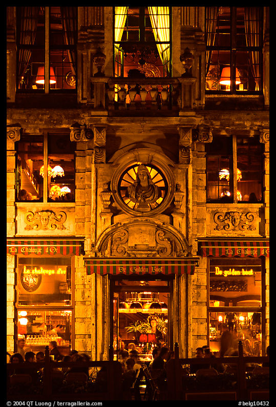 La Chaloupe d'or tavern, former tailors guild house, Grand Place, night. Brussels, Belgium