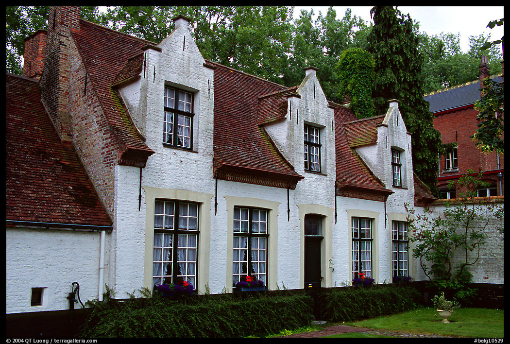 Whitewashed houses in the Begijnhof. Bruges, Belgium