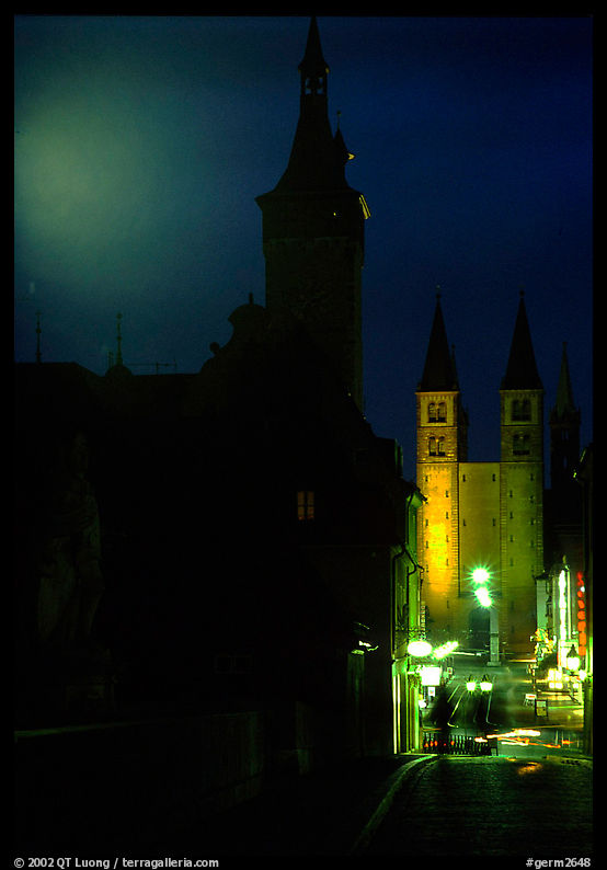 Rathaus and Neumunsterkirche seen fron Alte Mainbrucke (bridge) at night. Wurzburg, Bavaria, Germany