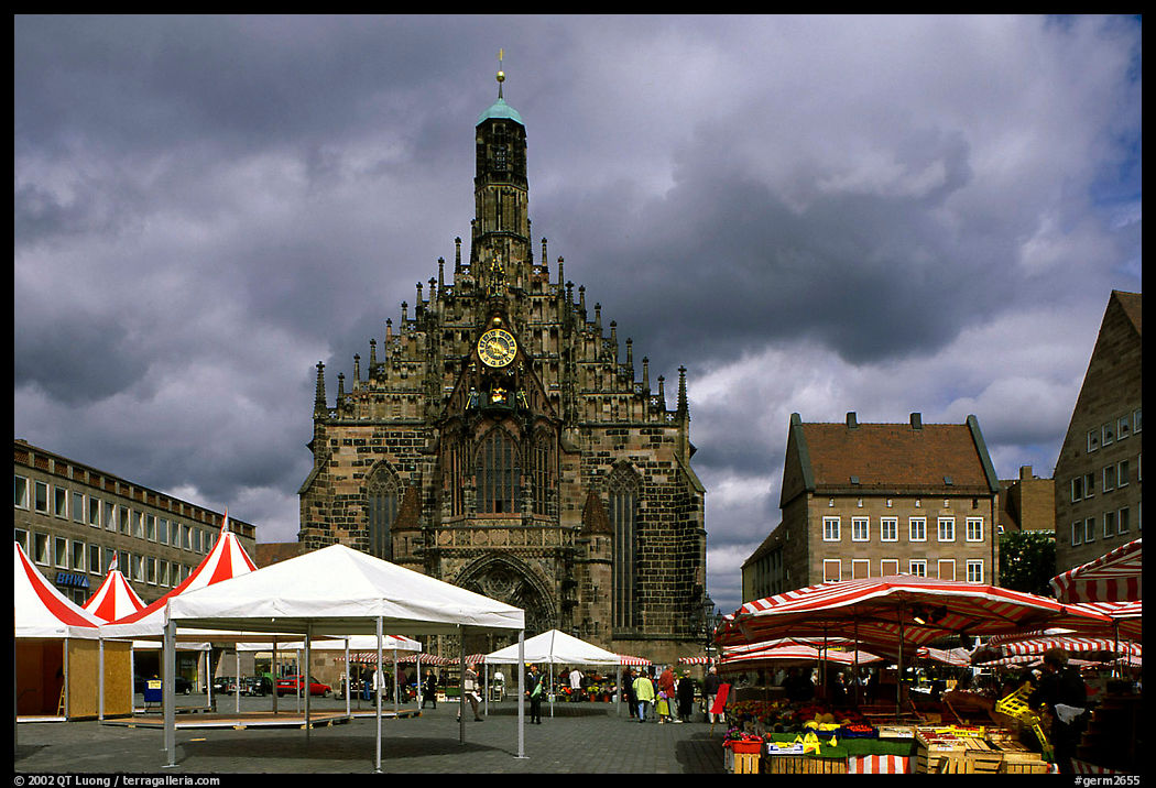 Liebfrauenkirche (church of Our Lady) and Hauptmarkt. Nurnberg, Bavaria, Germany