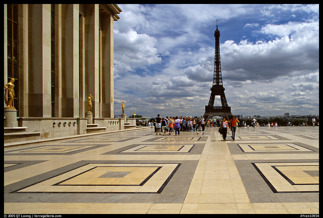 Eiffel tower seen from the Parvis de Chaillot. Paris, France