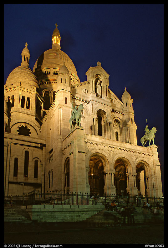 Sacre-coeur basilic at night. Paris, France