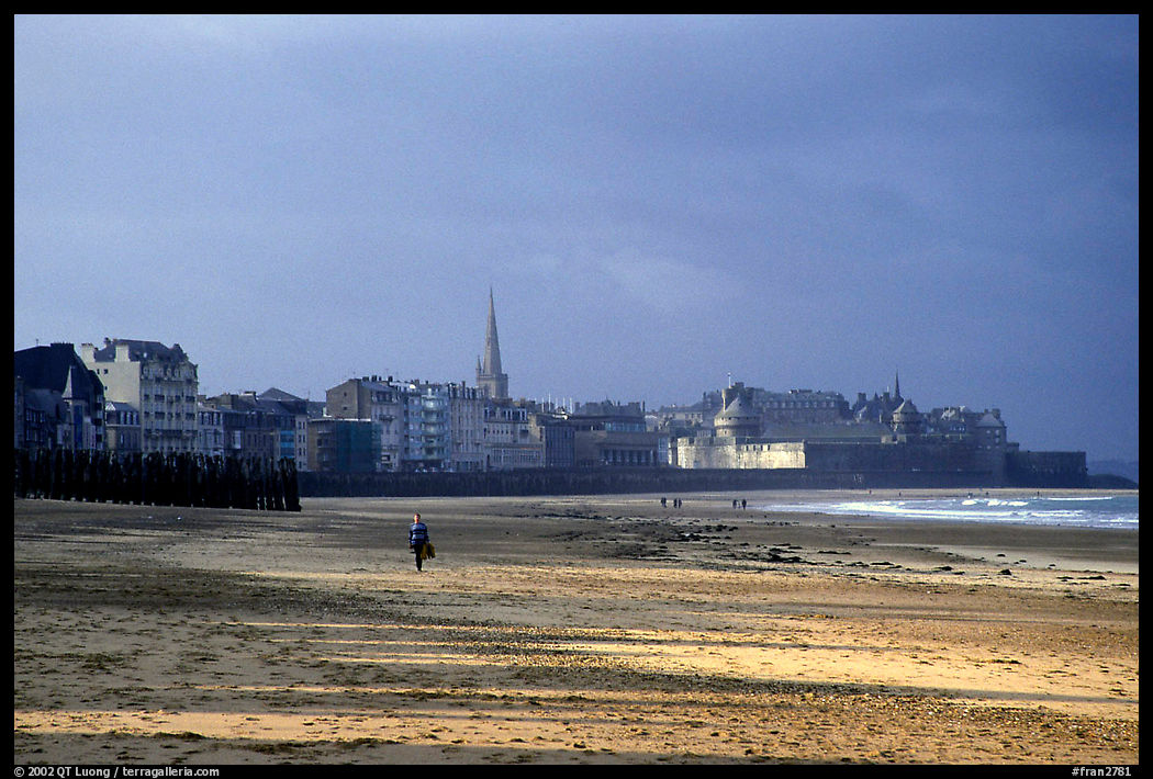 Beach and old town, Saint Malo. Brittany, France