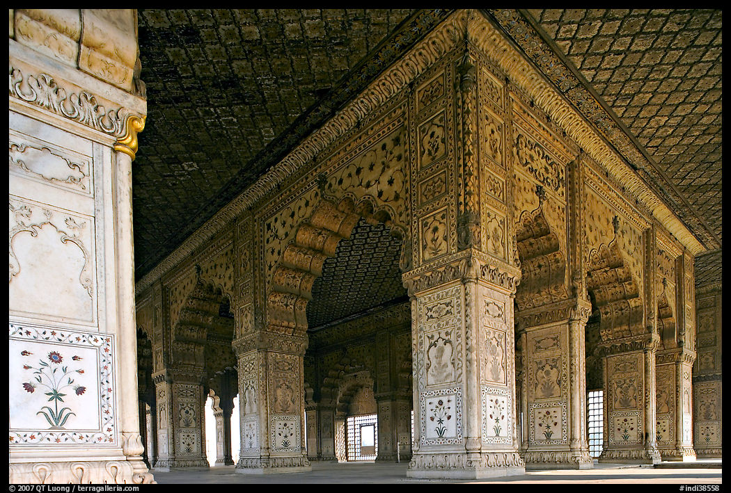 Columns and arches, Royal Baths, Red Fort. New Delhi, India