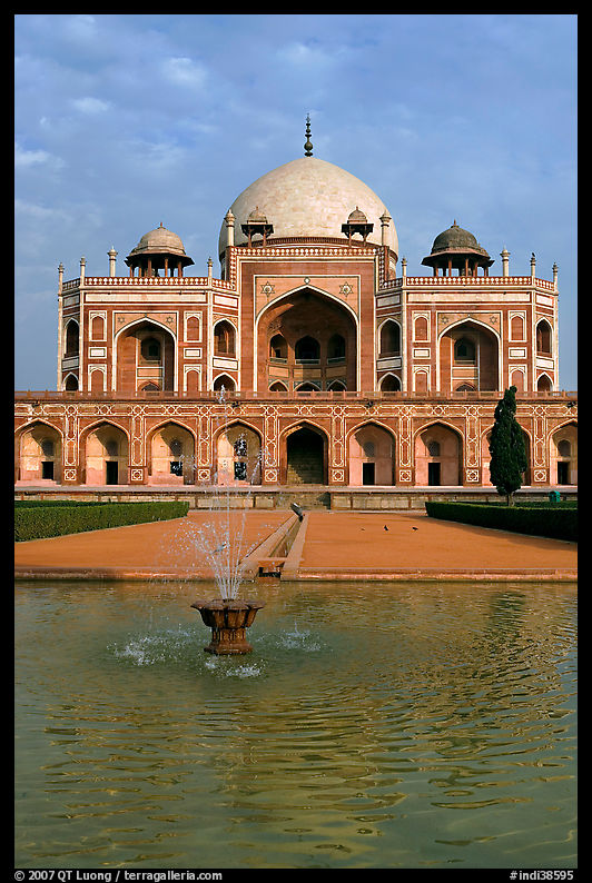 Basin and main tomb of the Emperor Humayun, afternoon. New Delhi, India