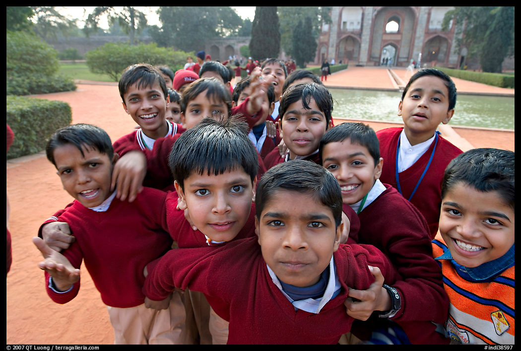 Schoolchildren, Humayun's tomb. New Delhi, India