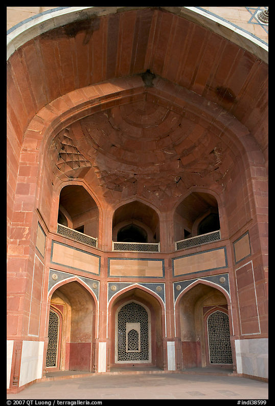 Entrance to main mausoleum, Humayun's tomb. New Delhi, India