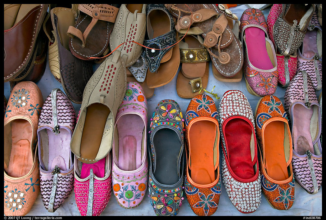 Embroidered mojris (traditional Jodhpur shoes) for sale. Jodhpur, Rajasthan, India