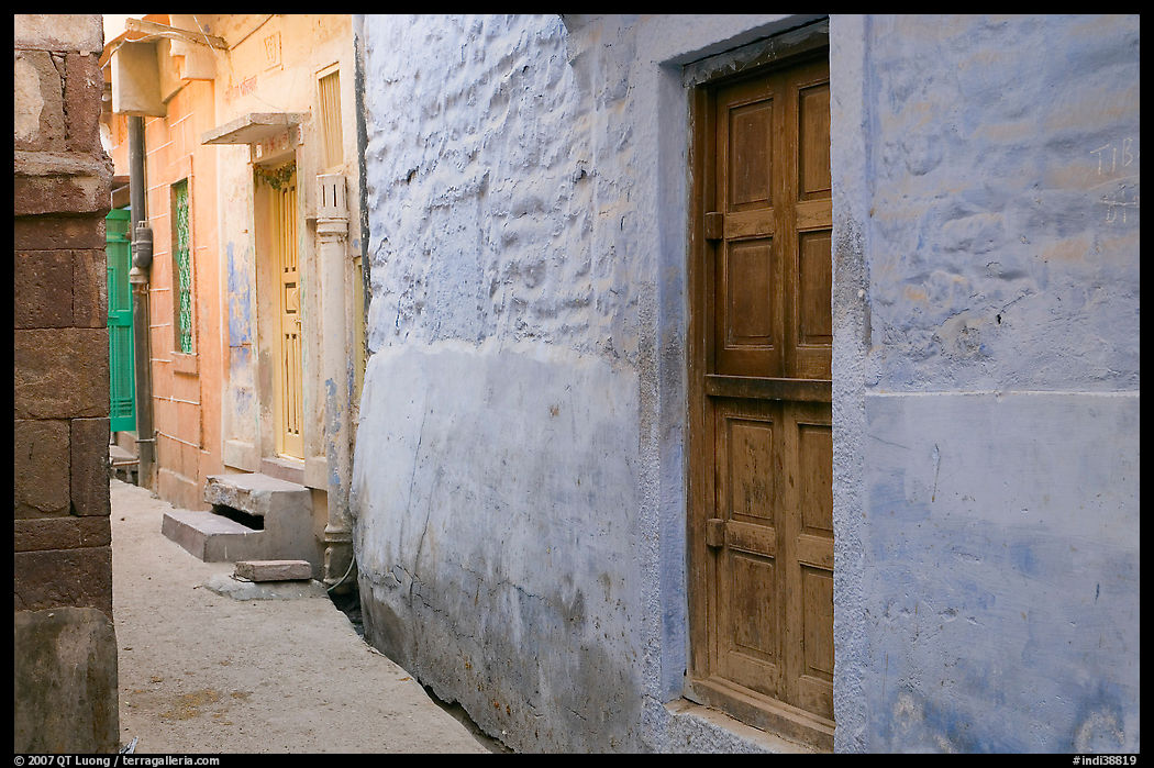 Narrow street. Jodhpur, Rajasthan, India