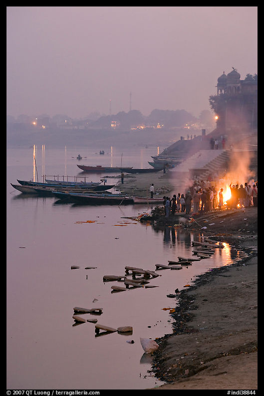 Cremation at Harishchandra Ghat at sunset. Varanasi, Uttar Pradesh, India