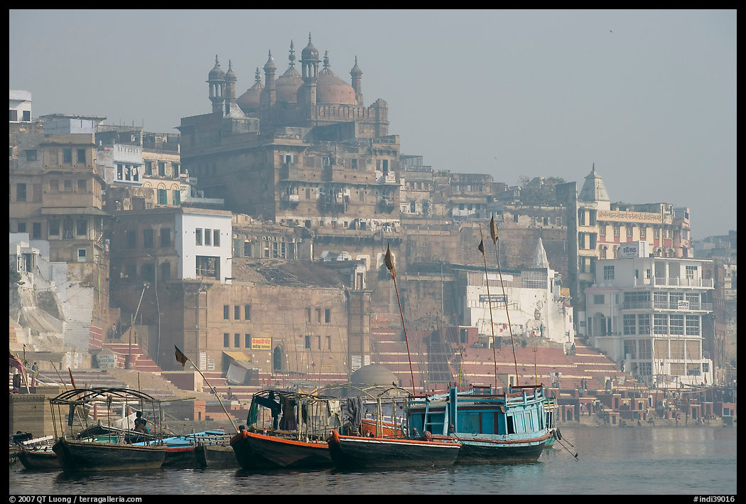 Alamgir Mosque above boats and the Ganges River. Varanasi, Uttar Pradesh, India