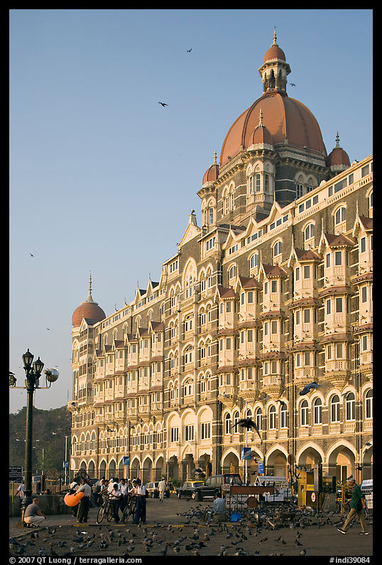 Taj Mahal Intercontinental Hotel and pigeons. Mumbai, Maharashtra, India