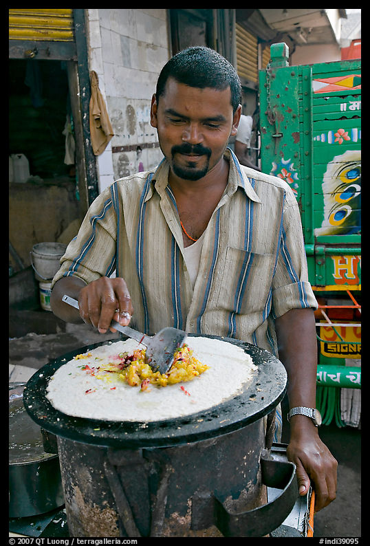 Man preparing breakfast dosa, Colaba Market. Mumbai, Maharashtra, India