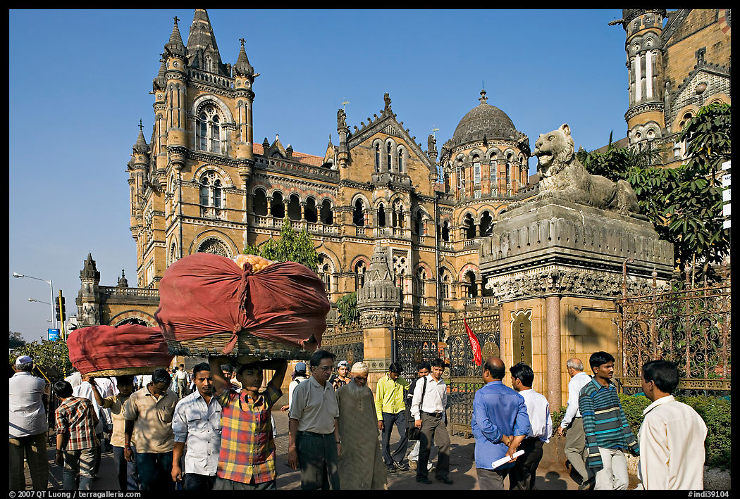 Crowd in front of Chhatrapati Shivaji Terminus. Mumbai, Maharashtra, India