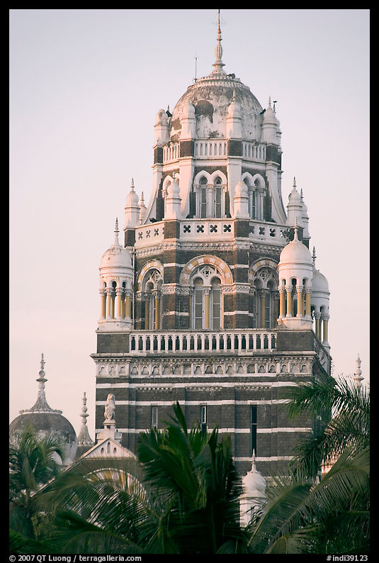 Colonia-area building next to Oval Maiden. Mumbai, Maharashtra, India