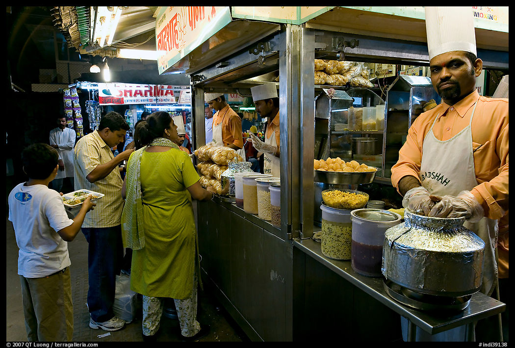 Panipuri stall, Chowpatty Beach. Mumbai, Maharashtra, India