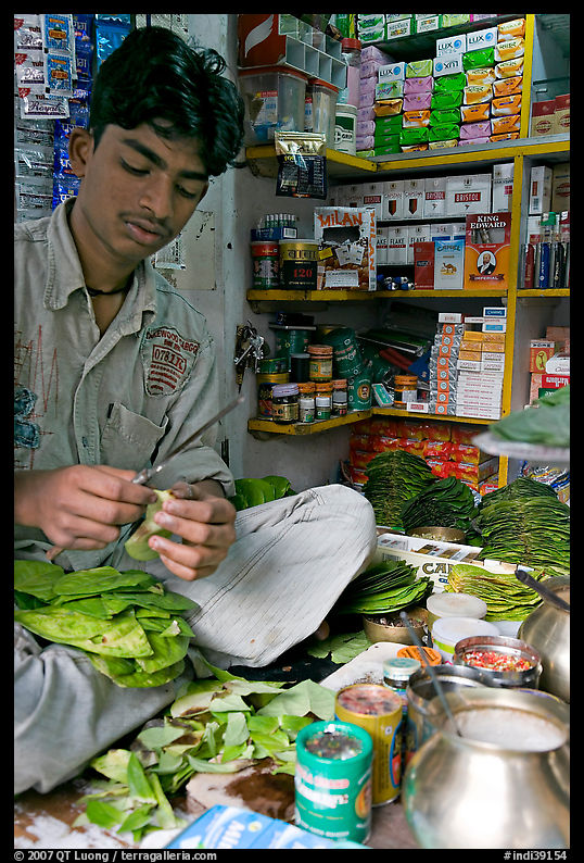Street vendor preparing a snack with leaves. Mumbai, Maharashtra, India