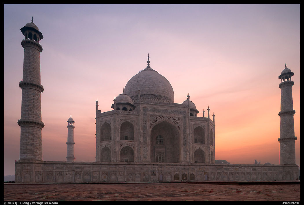 Taj Mahal at sunrise. Agra, Uttar Pradesh, India