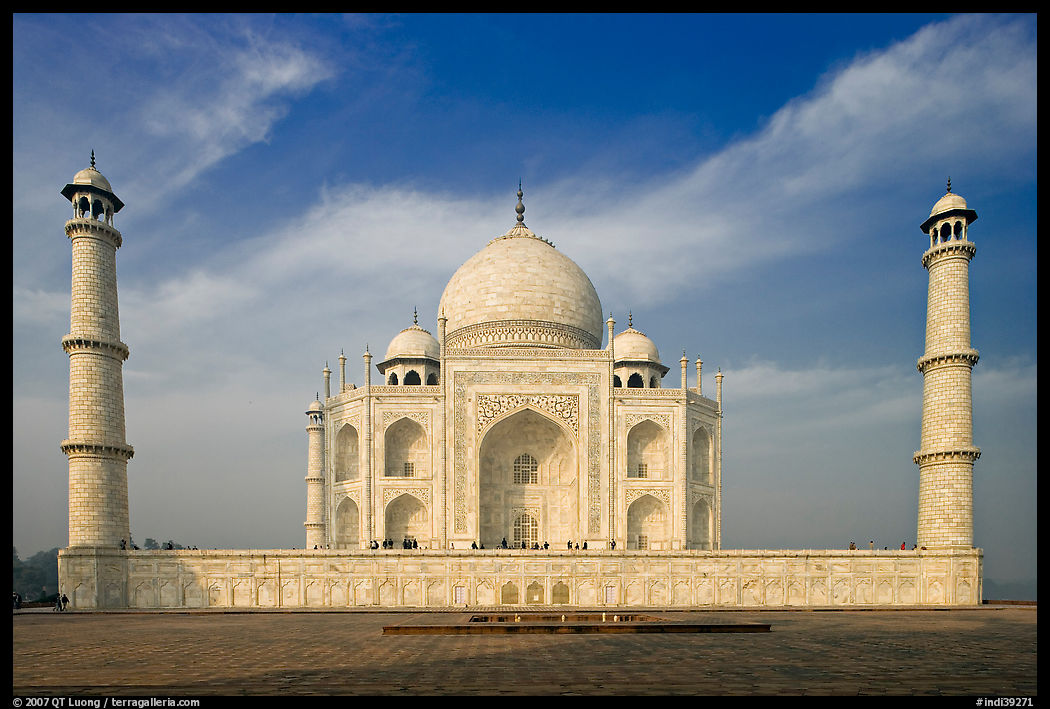 Mausoleum and decorative minarets, Taj Mahal. Agra, Uttar Pradesh, India