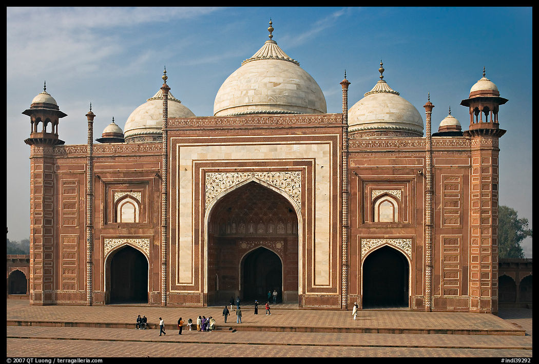 Taj Mahal mosque. Agra, Uttar Pradesh, India