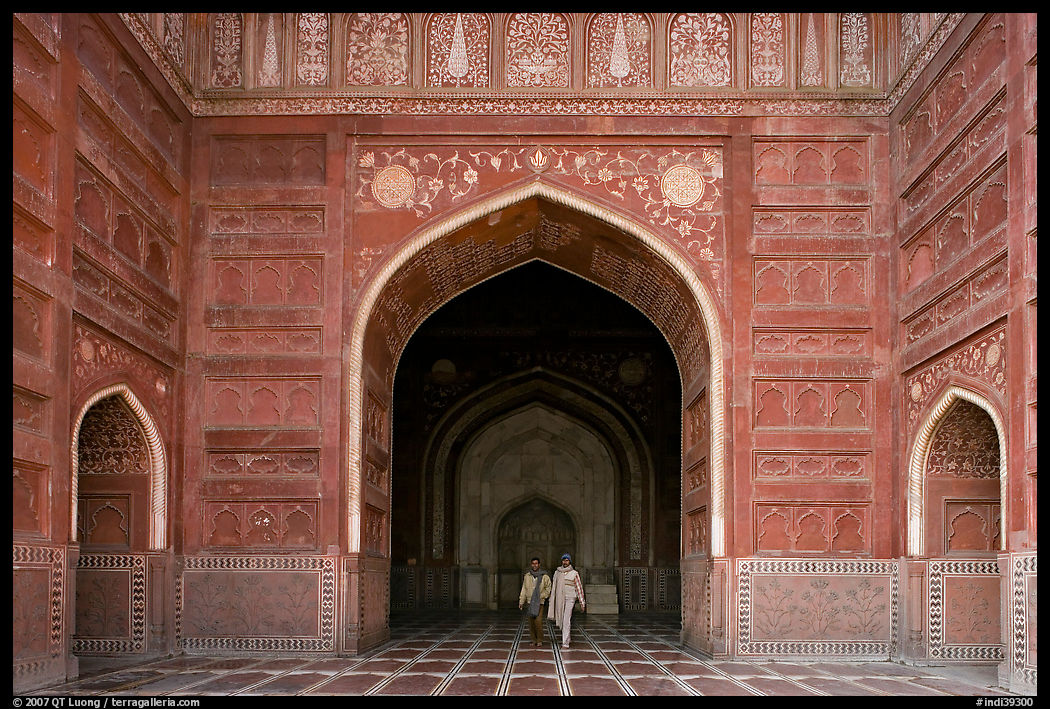 Main hall of Taj Mahal masjid. Agra, Uttar Pradesh, India