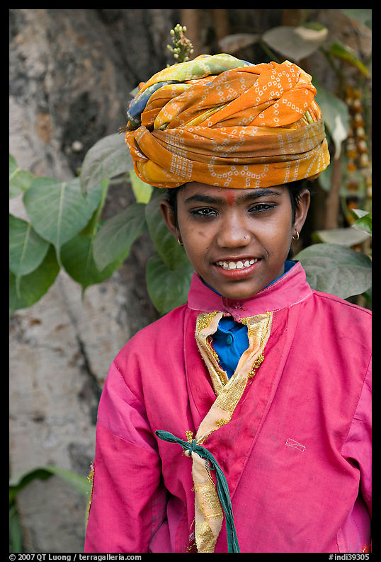 Boy with turban. Agra, Uttar Pradesh, India