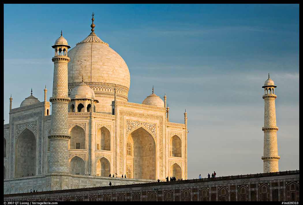 Taj Mahal and minarets, late afternoon. Agra, Uttar Pradesh, India