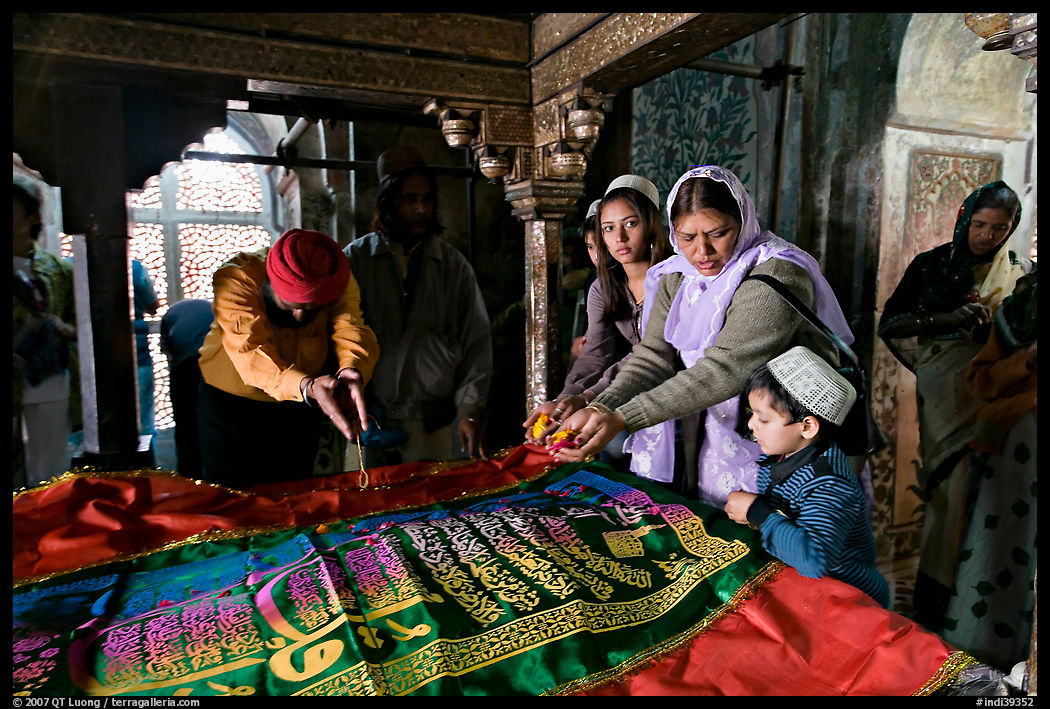 Women making offerings on Shaikh Salim Chishti tomb. Fatehpur Sikri, Uttar Pradesh, India