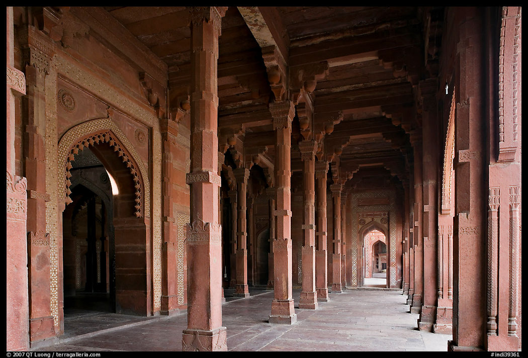 Arches and prayer hall, Dargah mosque. Fatehpur Sikri, Uttar Pradesh, India