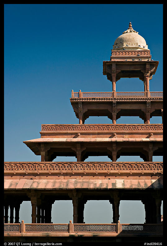 Stories reducing on the Panch Mahal. Fatehpur Sikri, Uttar Pradesh, India