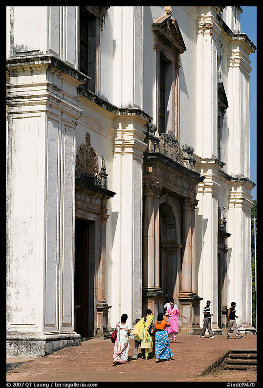 People at the entrance of Se Cathedral, Old Goa. Goa, India